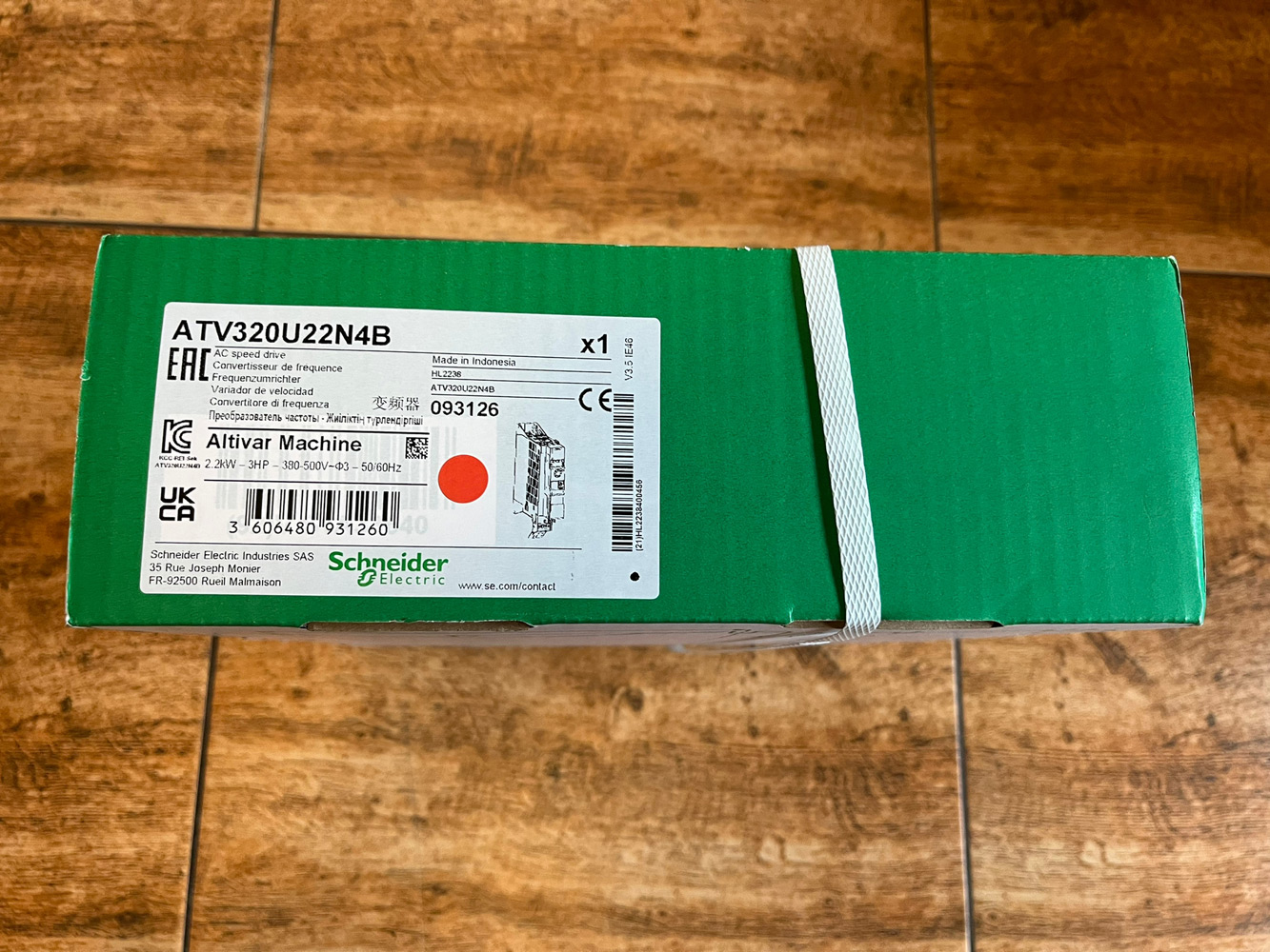 02-Schneider-ATV320U22N4B-b