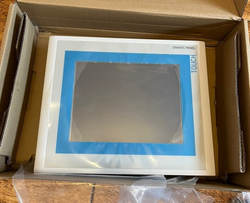 03-Siemens-6AV6545-0CC10-0AX0-e